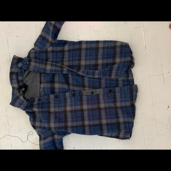 Blue flannel (a little tight) 8-13 - Picture 2 of 2